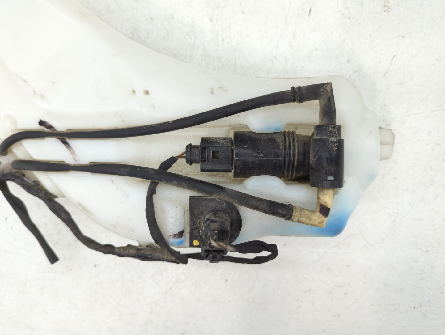 2018 Dodge Journey Windshield Washer Fluid Reservoir Bottle Oem - Oemusedautoparts1.com