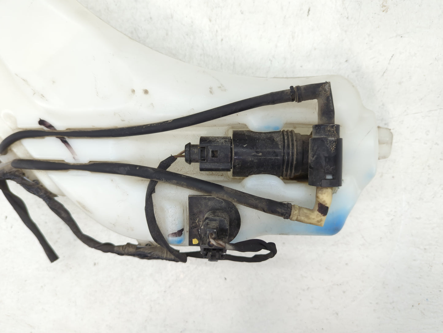 2018 Dodge Journey Windshield Washer Fluid Reservoir Bottle Oem - Oemusedautoparts1.com