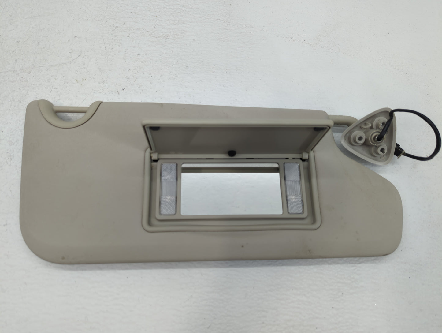 2018 Dodge Journey Sun Visor Shade Replacement Passenger Right Mirror Fits OEM Used Auto Parts - Oemusedautoparts1.com