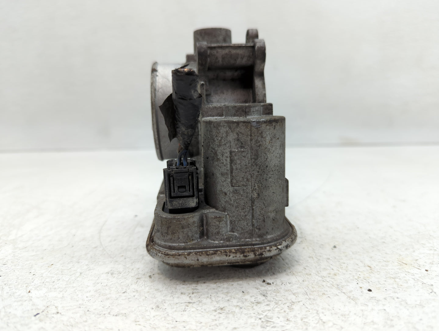 2009-2018 Dodge Journey Throttle Body Fits Fits 2007 2008 2009 2010 2011 2012 2013 2014 2015 2016 2017 2018 OEM Used Auto Pa