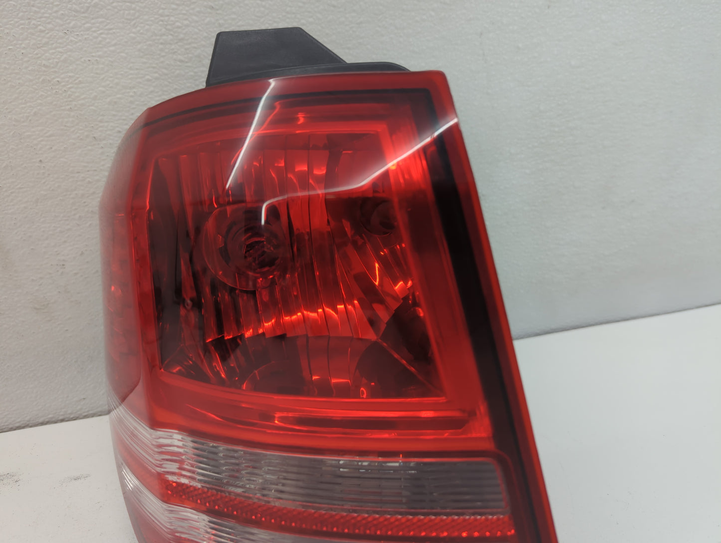 2018 Dodge Journey Tail Light Assembly Driver Left OEM P/N:5031043616 05116291AH Fits OEM Used Auto Parts - Oemusedautoparts