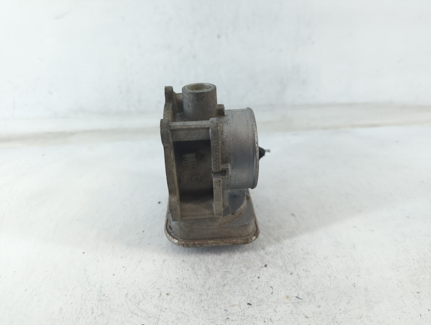 2009-2018 Dodge Journey Throttle Body Fits Fits 2007 2008 2009 2010 2011 2012 2013 2014 2015 2016 2017 2018 OEM Used Auto Pa