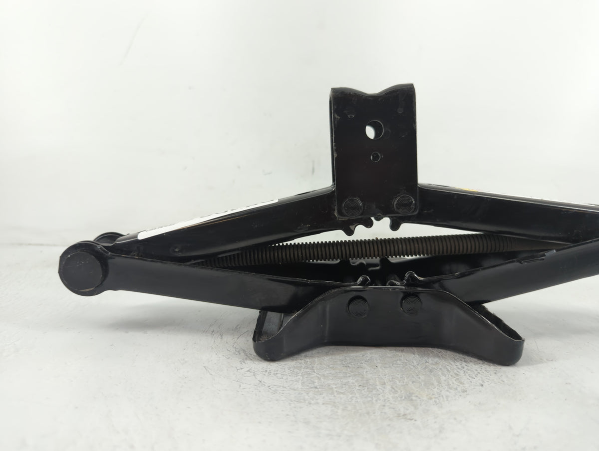 2018 Dodge Journey Spare Scissor Car Jack 683687 - Oemusedautoparts1.com