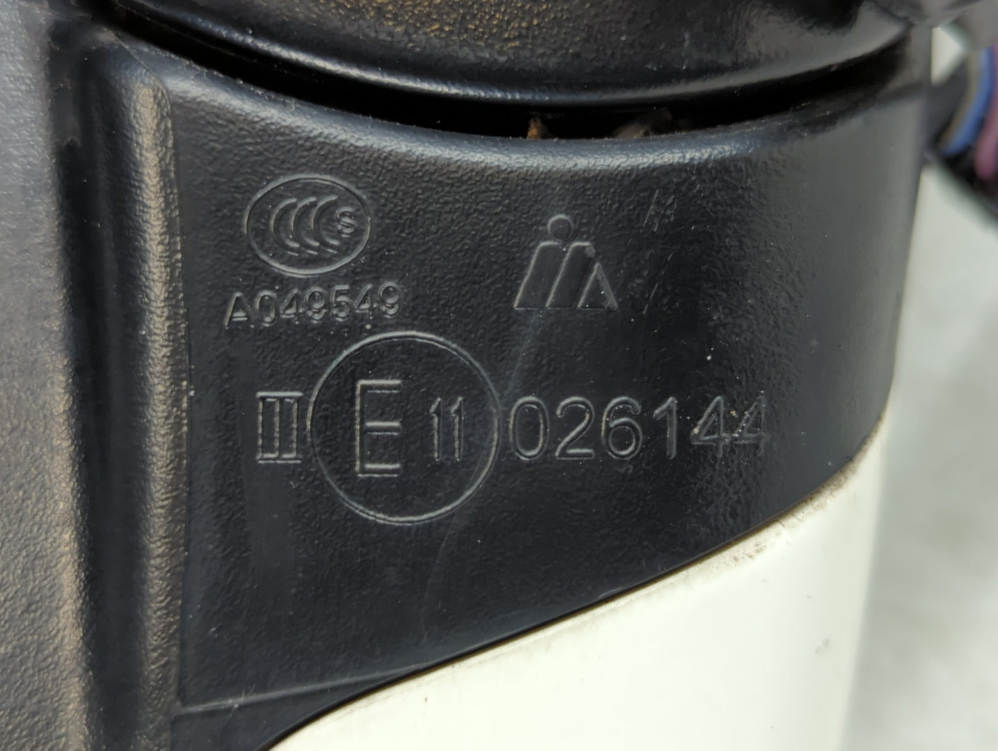 2018 Dodge Journey Side Mirror Replacement Driver Left View Door Mirror P/N:IIIE11026144 Fits OEM Used Auto Parts - Oemuseda