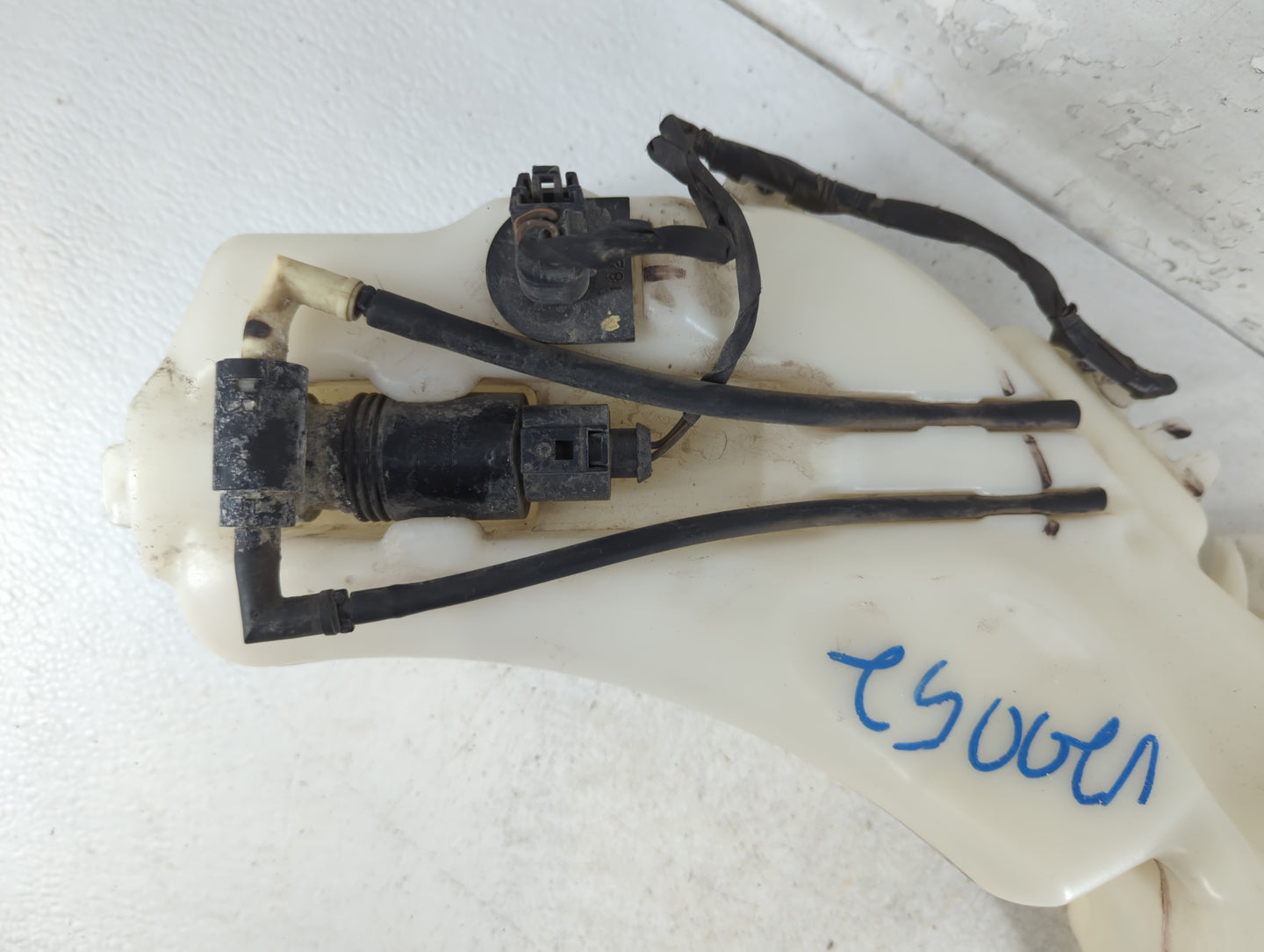 2018 Dodge Journey Windshield Washer Fluid Reservoir Bottle Oem - Oemusedautoparts1.com
