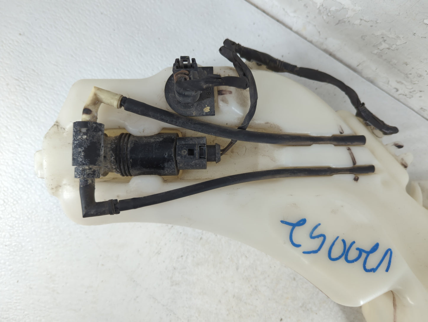 2018 Dodge Journey Windshield Washer Fluid Reservoir Bottle Oem - Oemusedautoparts1.com