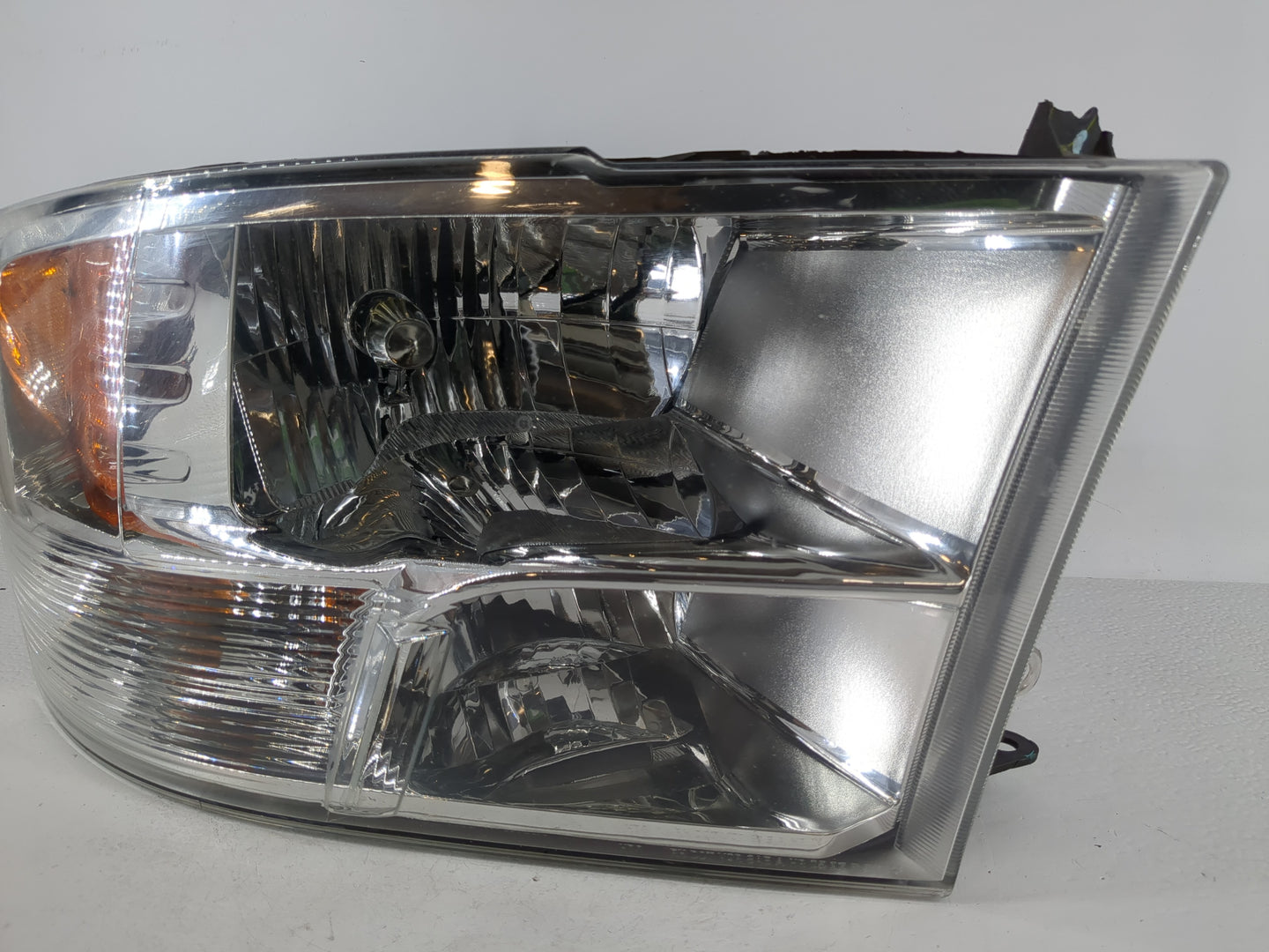 Dodge Ram 1500 Driver Left Oem Head Light Headlight Lamp - Oemusedautoparts1.com