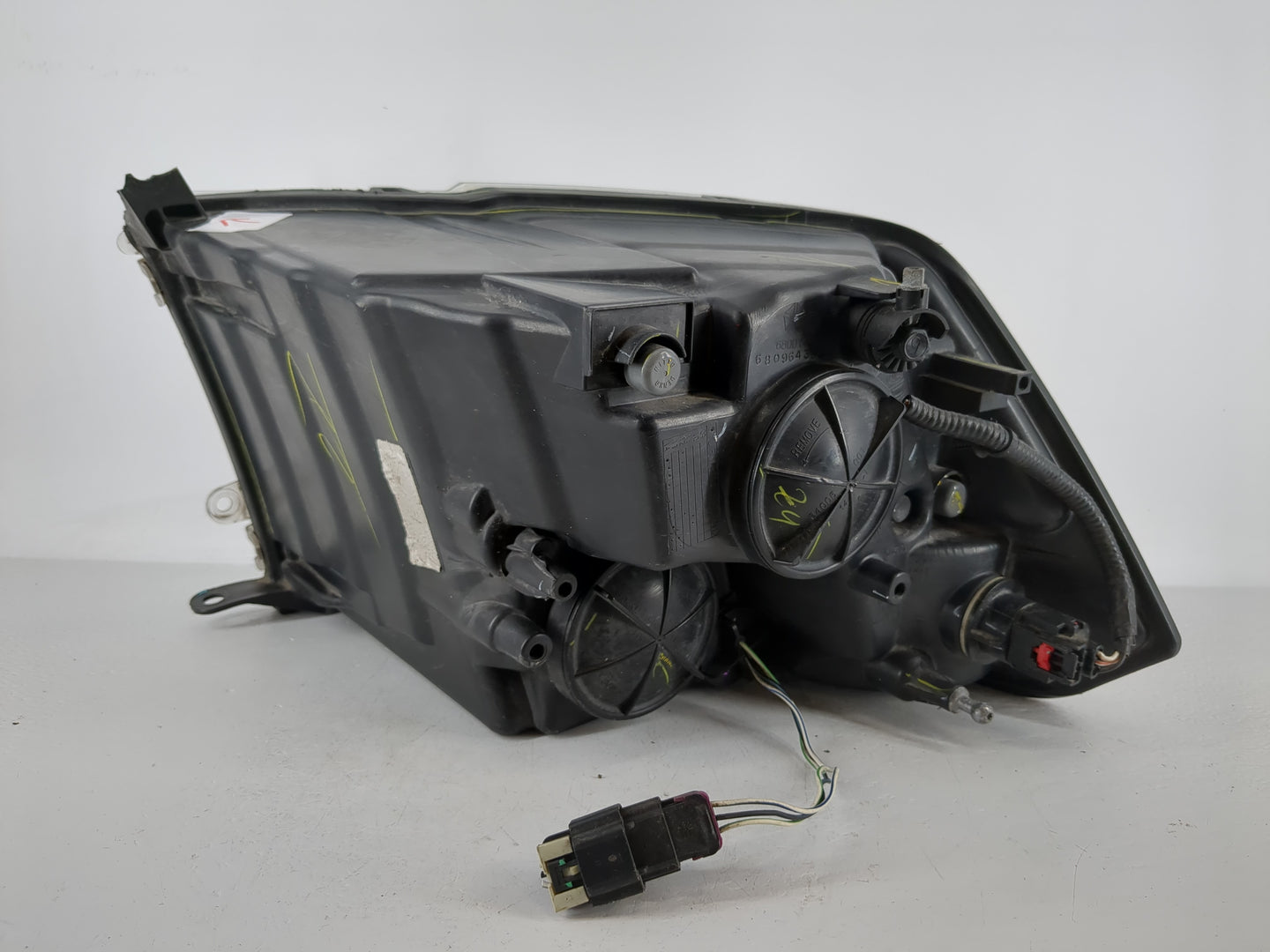 Dodge Ram 1500 Driver Left Oem Head Light Headlight Lamp - Oemusedautoparts1.com