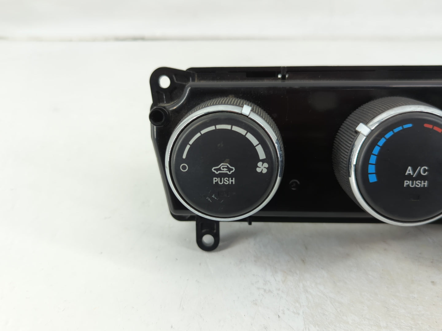 2018 Dodge Ram 1500 Climate Control Module Temperature AC/Heater Replacement P/N:P5NC24DX9AF Fits OEM Used Auto Parts - Oemu