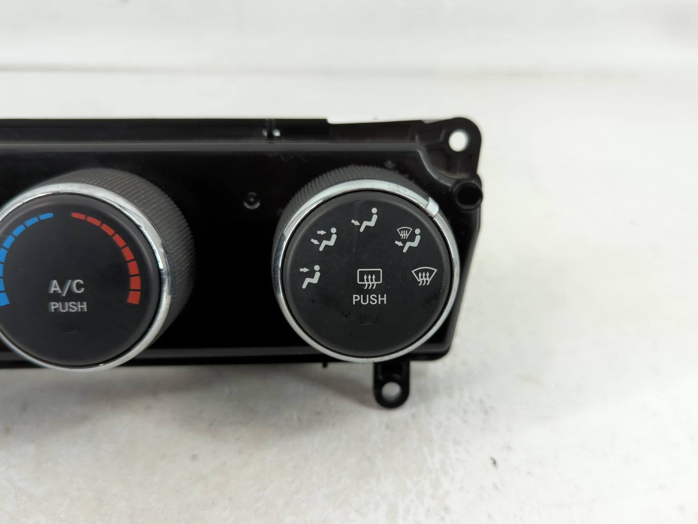 2018 Dodge Ram 1500 Climate Control Module Temperature AC/Heater Replacement P/N:P5NC24DX9AF Fits OEM Used Auto Parts - Oemu