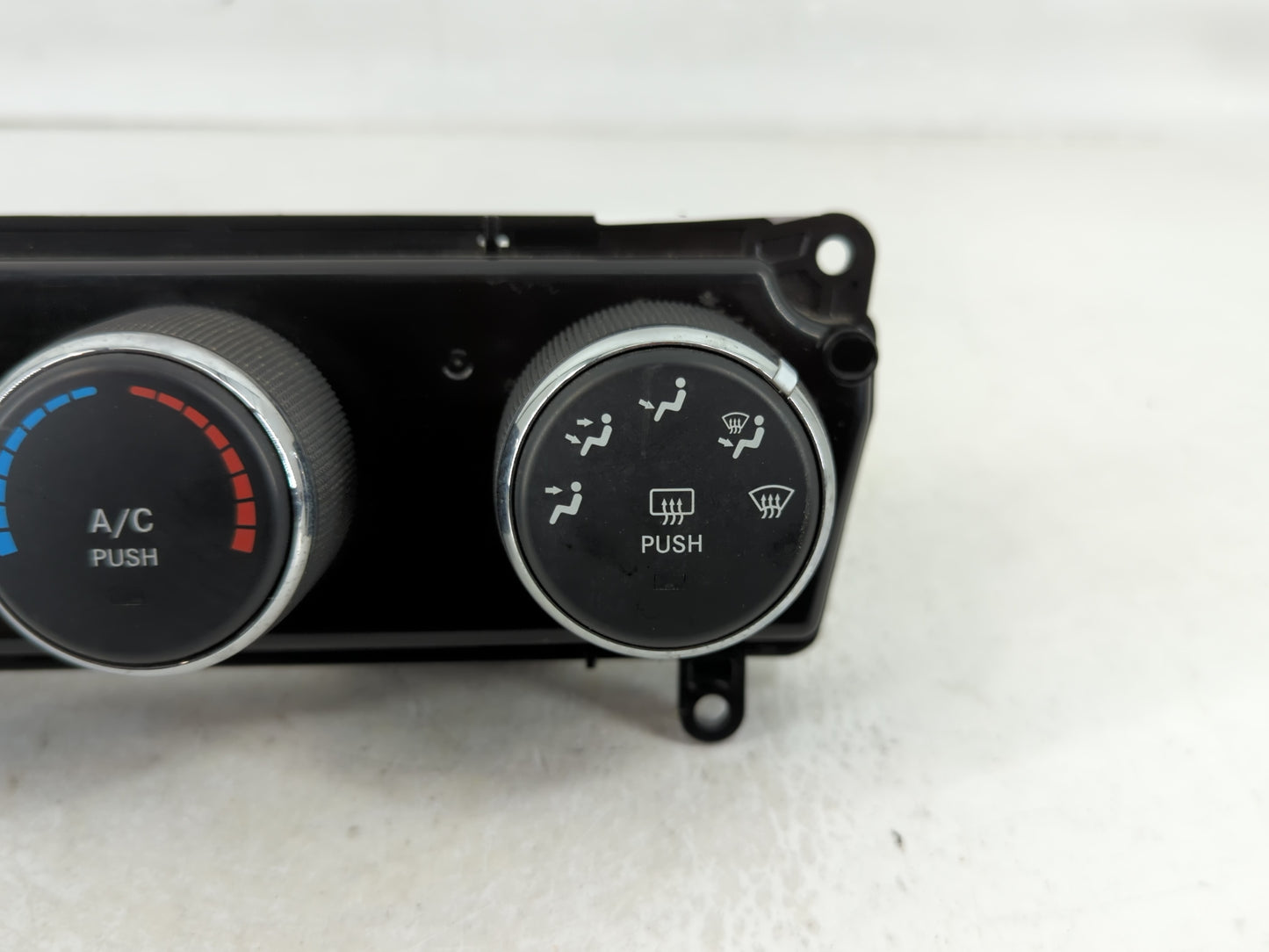 2018 Dodge Ram 1500 Climate Control Module Temperature AC/Heater Replacement P/N:P5NC24DX9AF Fits OEM Used Auto Parts - Oemu