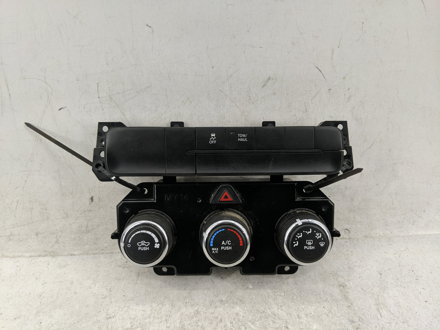 2018 Dodge Ram 1500 Climate Control Module Temperature AC/Heater Replacement P/N:P68268190 Fits OEM Used Auto Parts - Oemuse