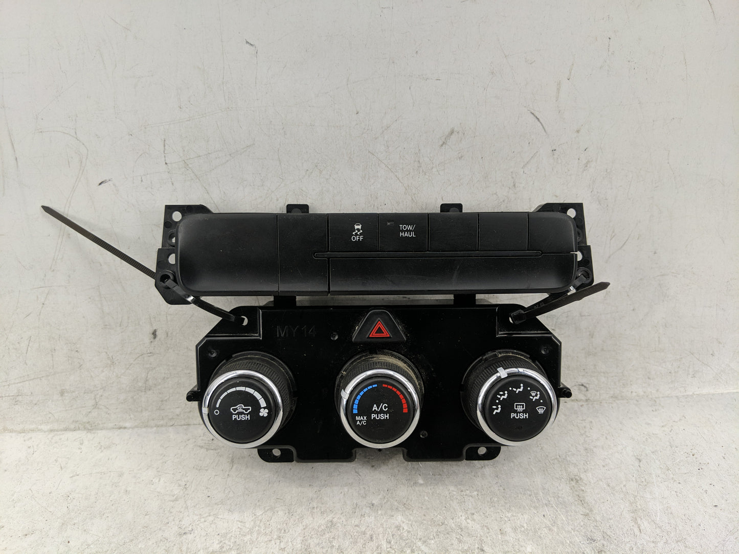 2018 Dodge Ram 1500 Climate Control Module Temperature AC/Heater Replacement P/N:P68268190 Fits OEM Used Auto Parts - Oemuse