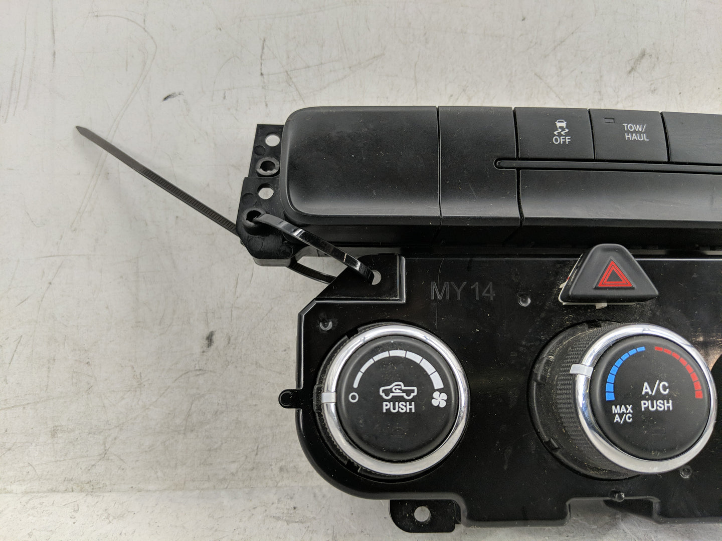 2018 Dodge Ram 1500 Climate Control Module Temperature AC/Heater Replacement P/N:P68268190 Fits OEM Used Auto Parts - Oemuse