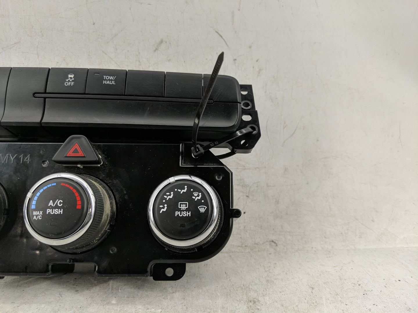 2018 Dodge Ram 1500 Climate Control Module Temperature AC/Heater Replacement P/N:P68268190 Fits OEM Used Auto Parts - Oemuse