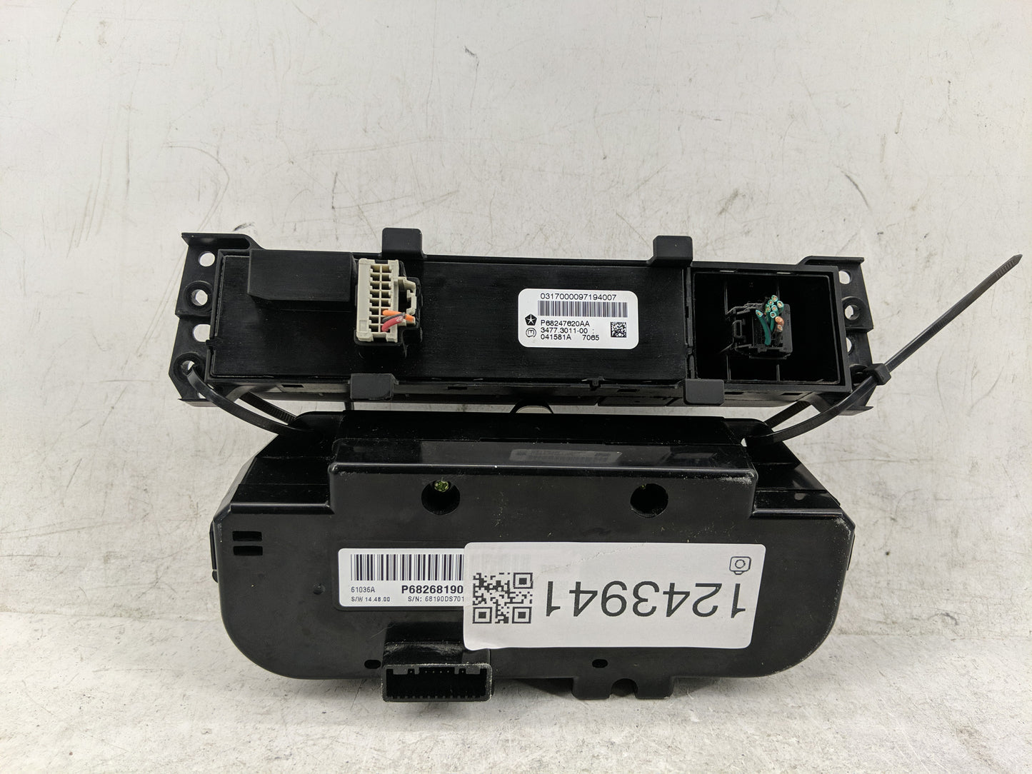 2018 Dodge Ram 1500 Climate Control Module Temperature AC/Heater Replacement P/N:P68268190 Fits OEM Used Auto Parts - Oemuse