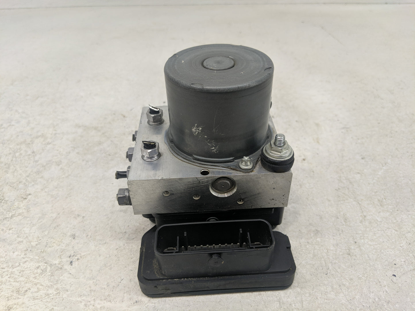 2018 Dodge Ram 1500 ABS Pump Control Module Replacement P/N:53432393 Fits OEM Used Auto Parts - Oemusedautoparts1.com