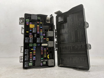 Dodge Ram 1500 Fusebox Fuse Box Relay Module Tipm 68322371ab B