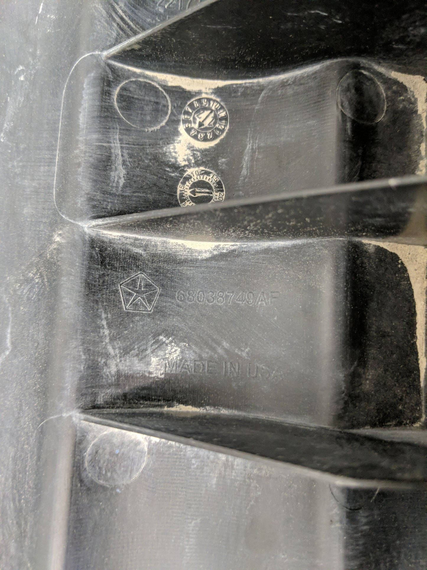 2018 Dodge Ram 1500 Engine Cover - Oemusedautoparts1.com