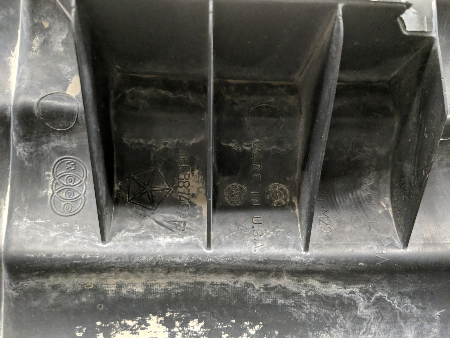 2018 Dodge Ram 1500 Engine Cover - Oemusedautoparts1.com