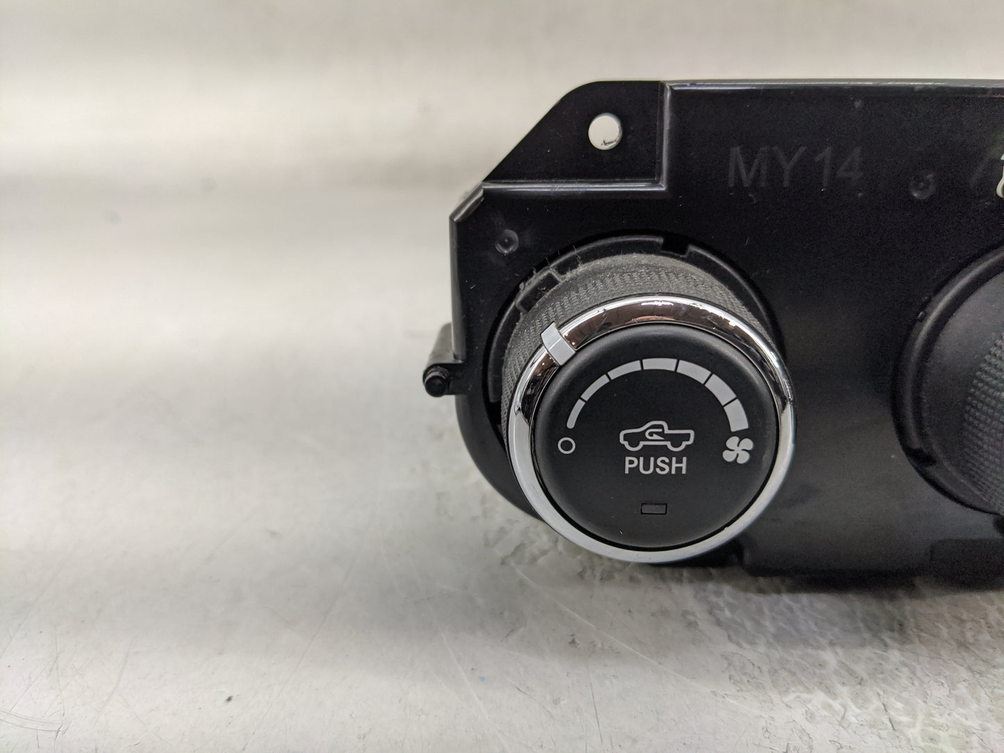 2018 Dodge Ram 1500 Climate Control Module Temperature AC/Heater Replacement P/N:P68268190AA Fits OEM Used Auto Parts - Oemu