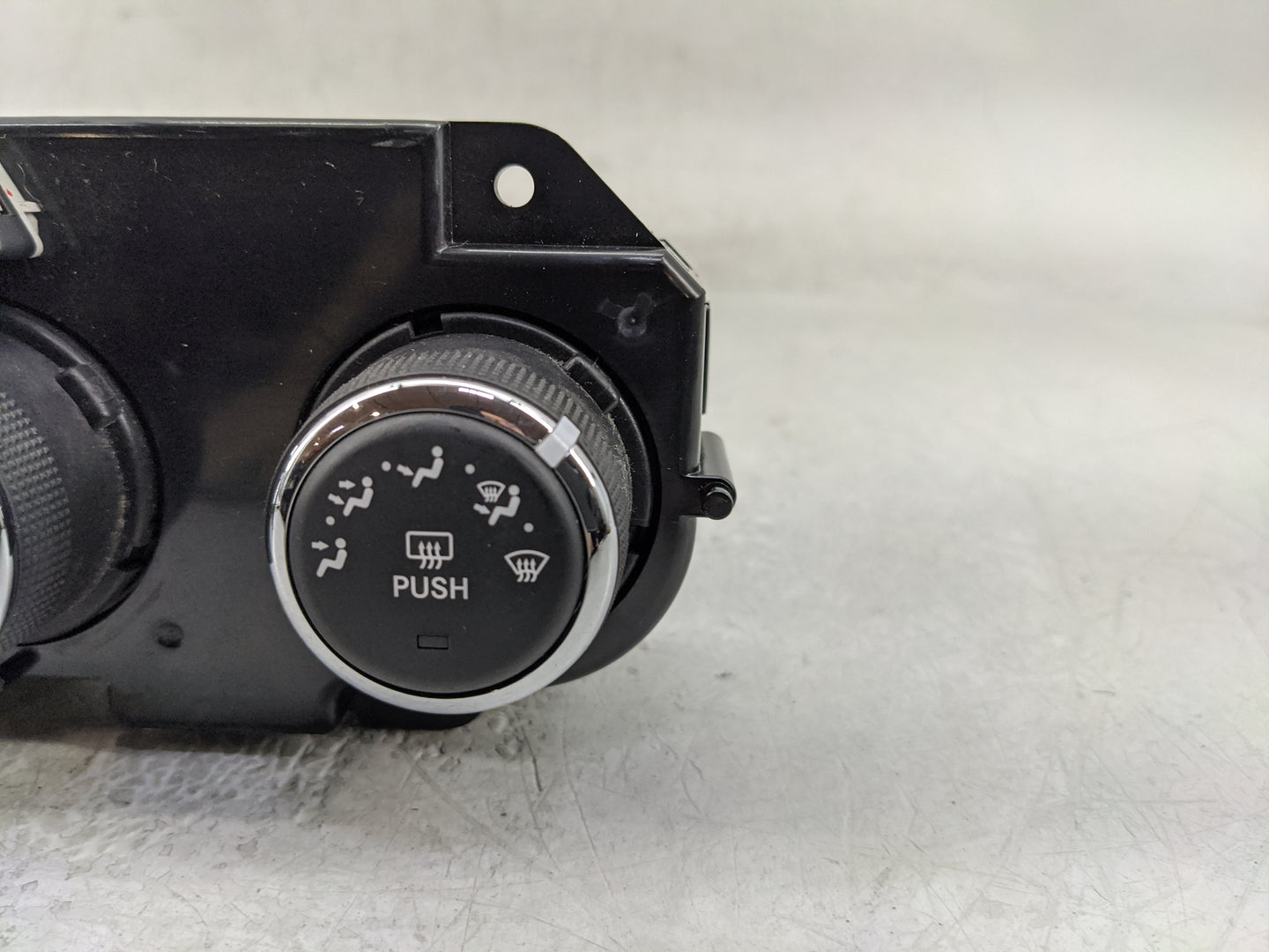 2018 Dodge Ram 1500 Climate Control Module Temperature AC/Heater Replacement P/N:P68268190AA Fits OEM Used Auto Parts - Oemu