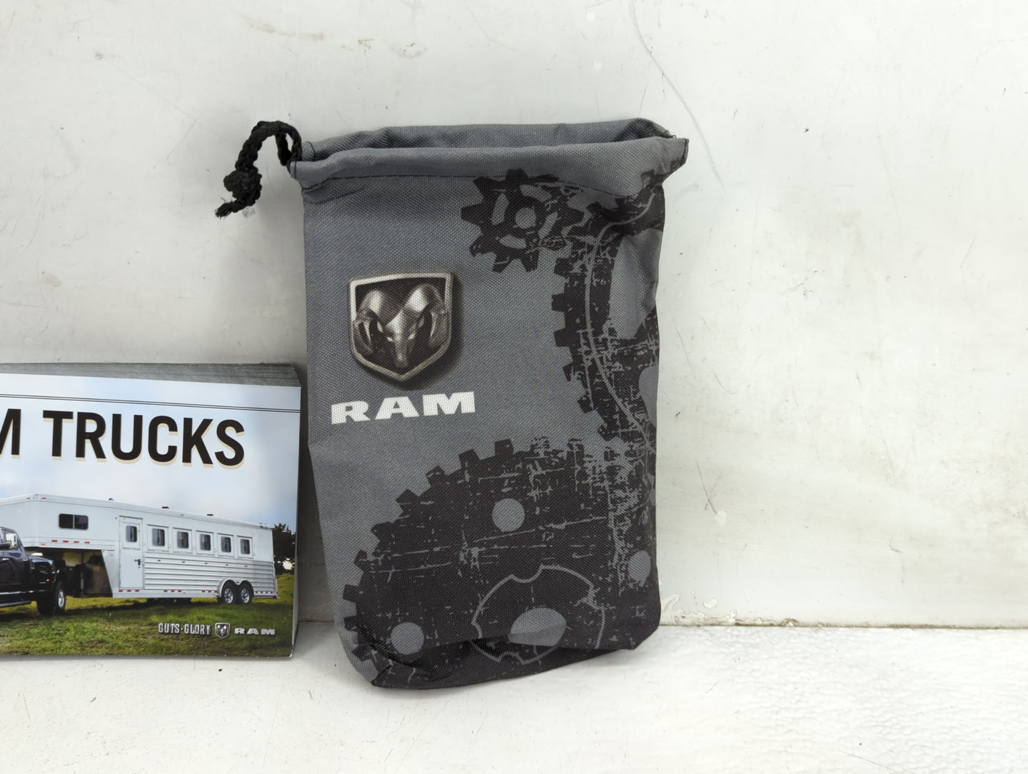 2018 Dodge Ram 2500 Owners Manual Book Guide P/N:18DS-926-AA OEM Used Auto Parts - Oemusedautoparts1.com