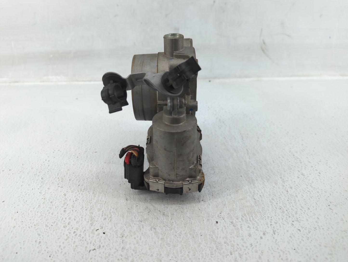 2013-2017 Fiat 500 Throttle Body P/N:04891970AB Fits Fits 2013 2014 2015 2016 2017 OEM Used Auto Parts - Oemusedautoparts1.c