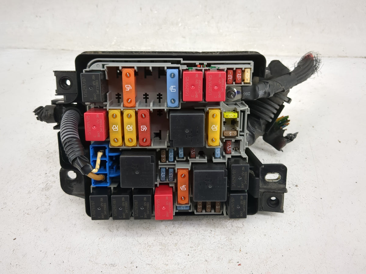 2018 Fiat 500x Fusebox Fuse Box Panel Relay Module P/N:51839437 C096 Fits Fits 2015 2016 2017 2019 2020 2021 2022 OEM Used A