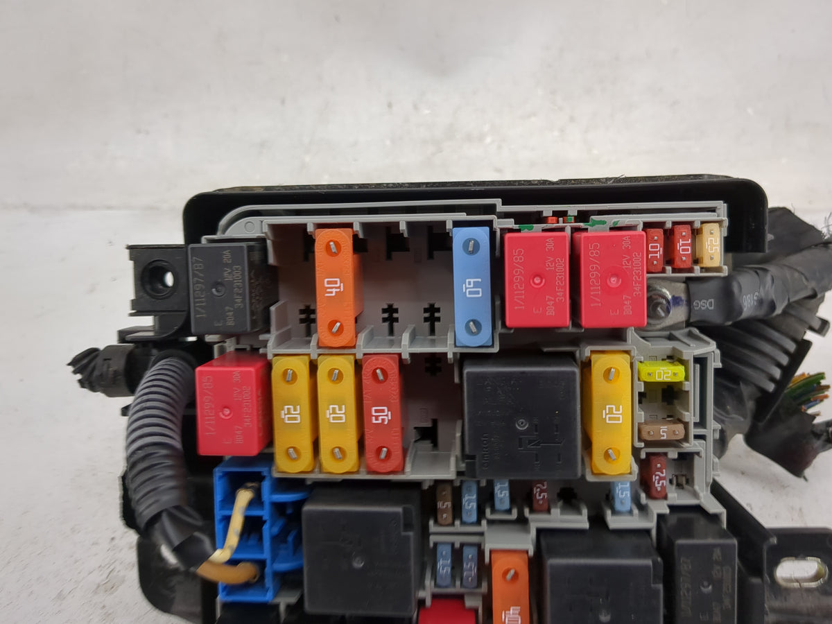 2018 Fiat 500x Fusebox Fuse Box Panel Relay Module P/N:51839437 C096 Fits Fits 2015 2016 2017 2019 2020 2021 2022 OEM Used A