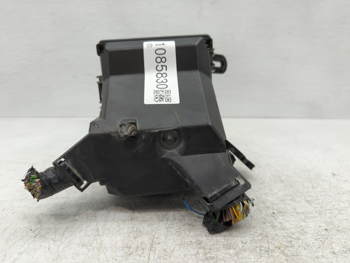 2018-2020 Ford Ecosport Fusebox Fuse Box Panel Relay Module P/N:GN15-12A581-CJE Fits Fits 2018 2019 2020 OEM Used Auto Parts