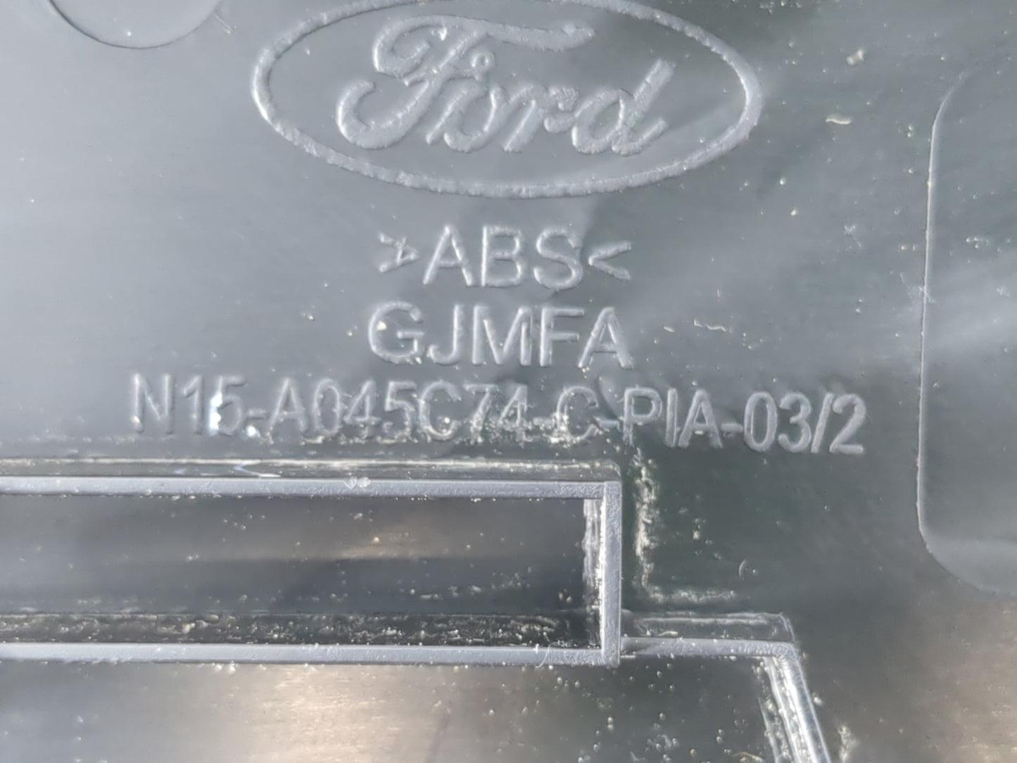 2018-2022 Ford Ecosport Center Console Armrest Cover Lid P/N:A045C74-C PIA-03/2 GJMFA Fits Fits 2018 2019 2020 2021 2022 OEM