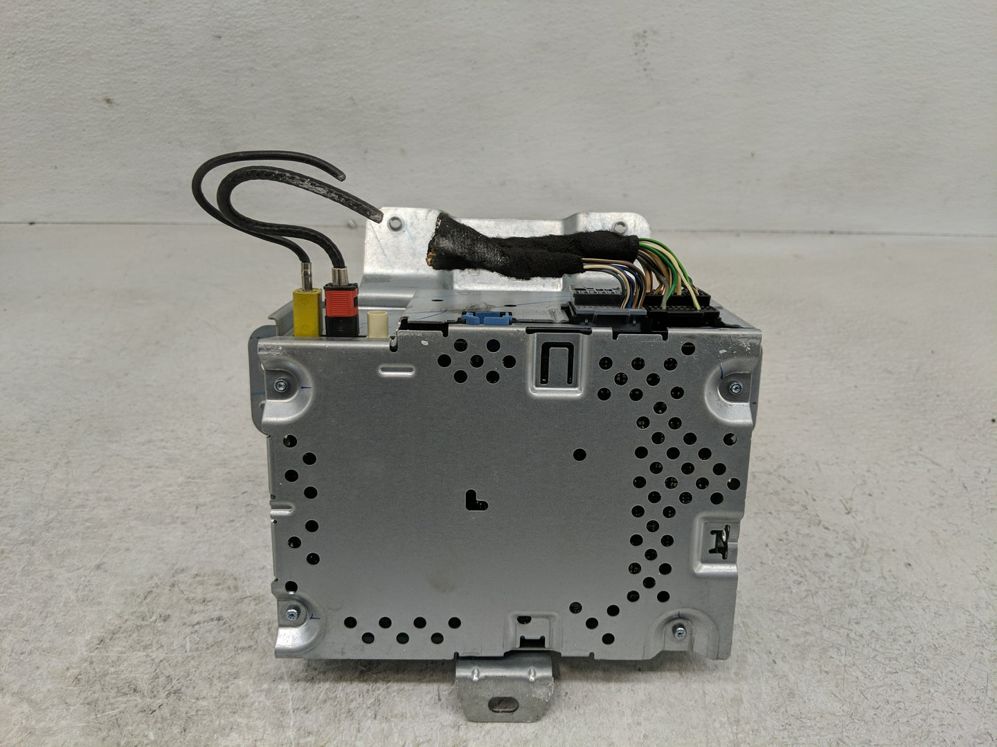 2018-2019 Ford Ecosport Radio AM FM Cd Player Receiver Replacement P/N:J2BT-19C107-HS Fits Fits 2018 2019 OEM Used Auto Part