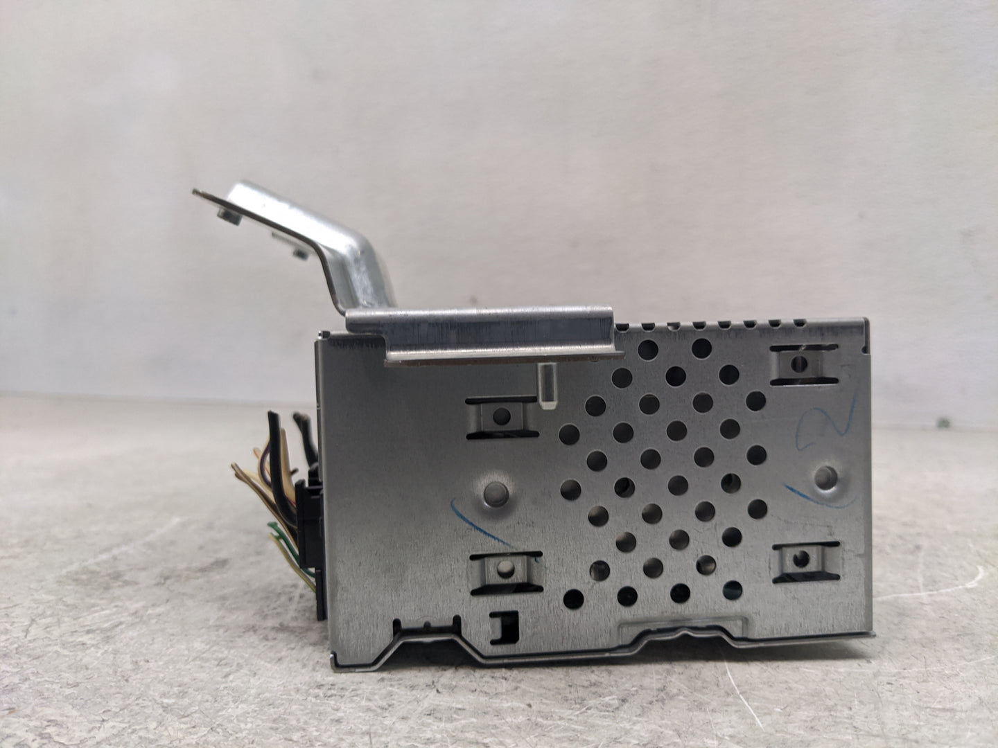 2018-2019 Ford Ecosport Radio AM FM Cd Player Receiver Replacement P/N:J2BT-19C107-FL Fits Fits 2018 2019 OEM Used Auto Part