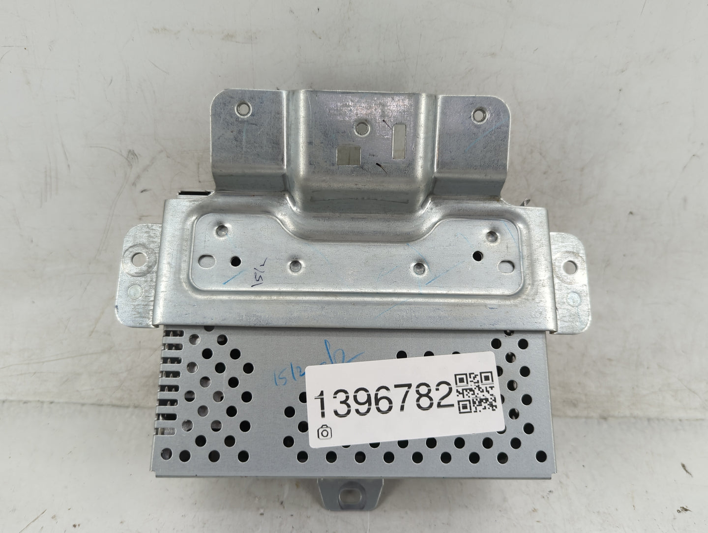 2018-2019 Ford Ecosport Radio AM FM Cd Player Receiver Replacement P/N:J2BT-19C107-HL Fits Fits 2018 2019 OEM Used Auto Part