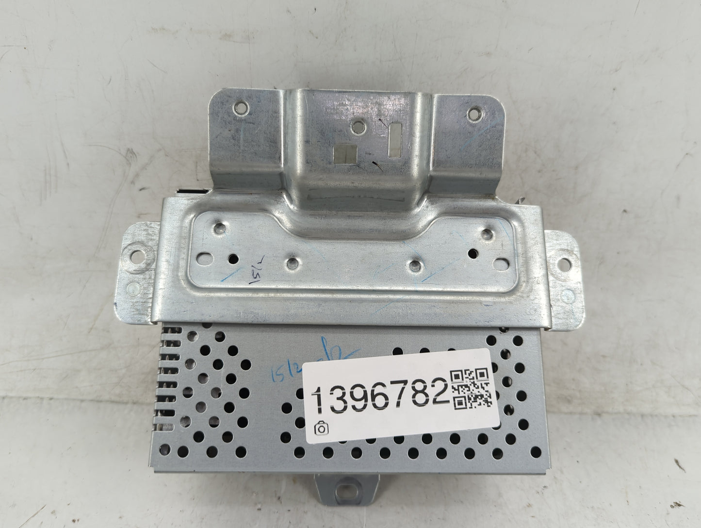 2018-2019 Ford Ecosport Radio AM FM Cd Player Receiver Replacement P/N:J2BT-19C107-HL Fits Fits 2018 2019 OEM Used Auto Part