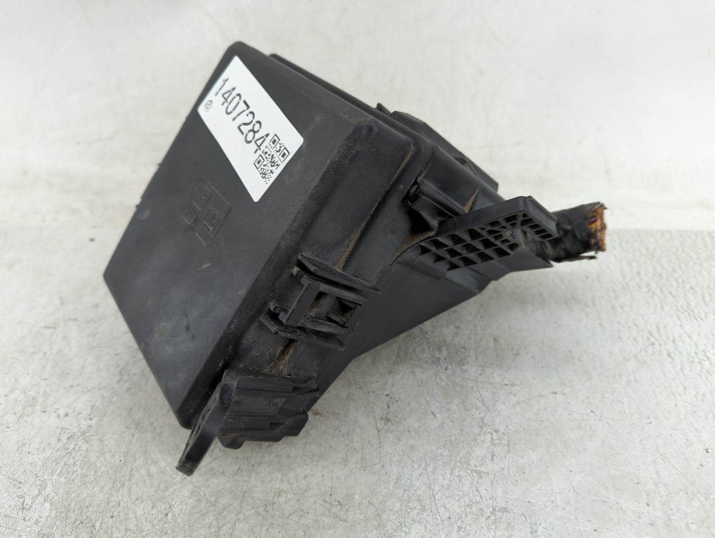 2018-2020 Ford Ecosport Fusebox Fuse Box Panel Relay Module P/N:GN15-12A581-CJE Fits Fits 2018 2019 2020 OEM Used Auto Parts