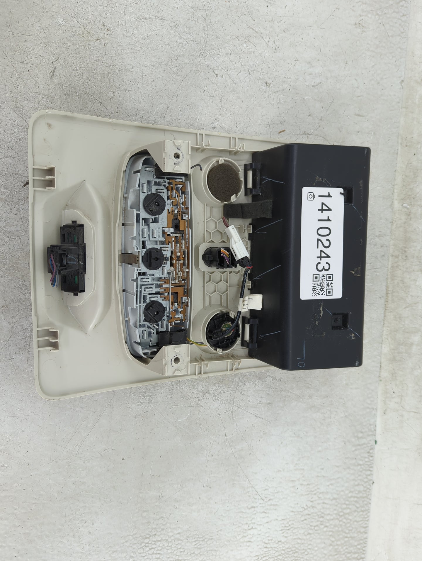 2018 Ford Ecosport Overhead Roof Console 1410243 - Oemusedautoparts1.com