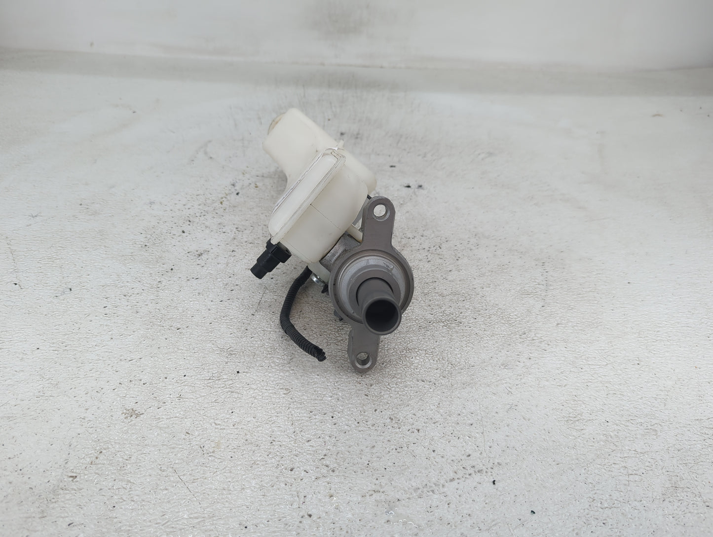 2018-2022 Ford Ecosport Brake Master Cylinder 1422980 - Oemusedautoparts1.com