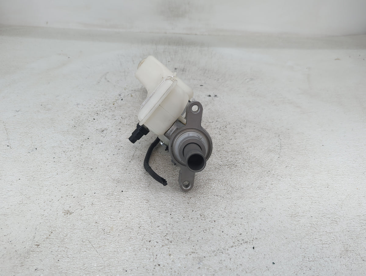 2018-2022 Ford Ecosport Brake Master Cylinder 1422980 - Oemusedautoparts1.com