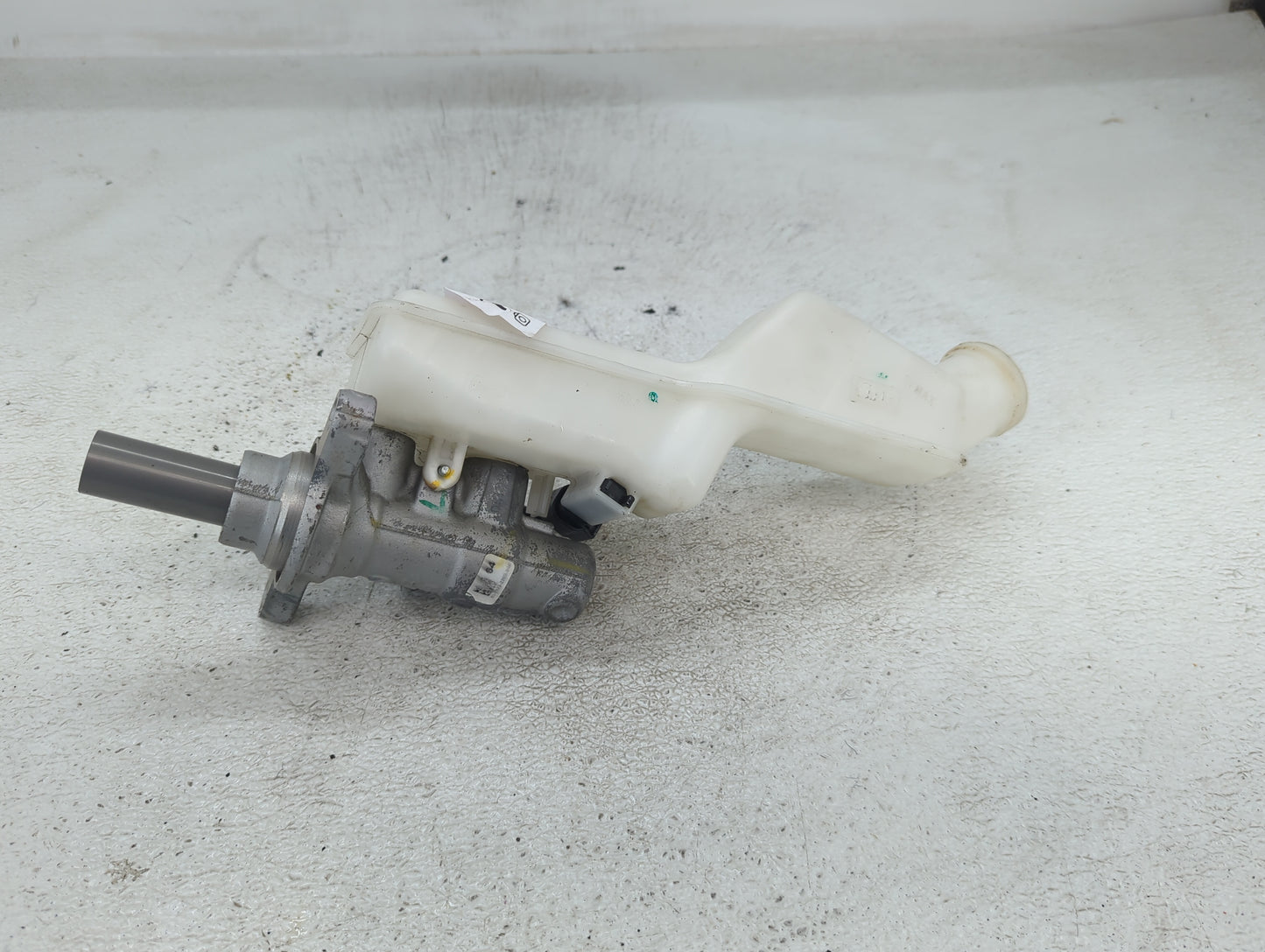 2018-2022 Ford Ecosport Brake Master Cylinder 1422980 - Oemusedautoparts1.com
