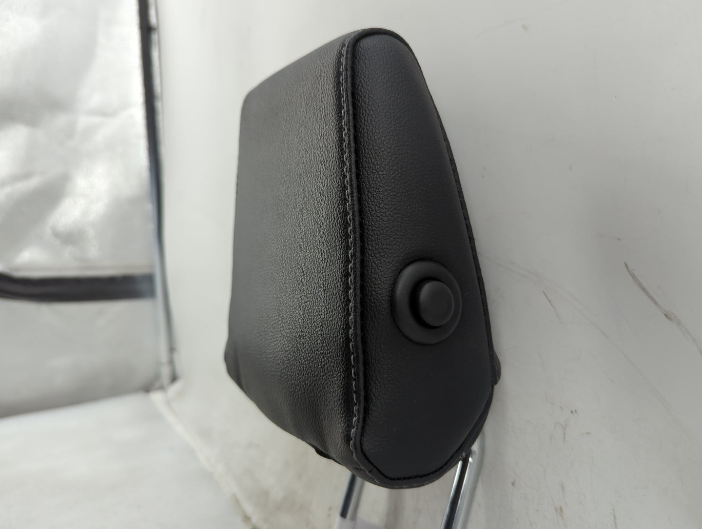 2018 Ford Ecosport Headrest Head Rest Front Driver Seat Black - Oemusedautoparts1.com