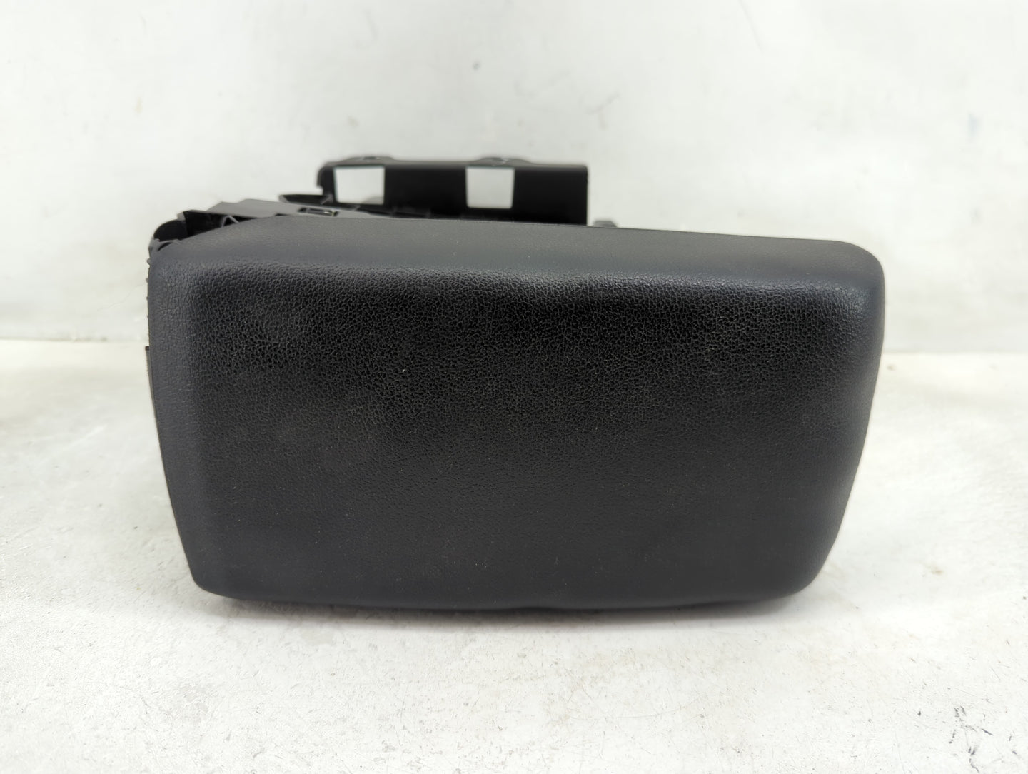 2018 Ford Ecosport Center Console Armrest Cover Lid P/N:032AA1613T DS7T-15K603-AA Fits OEM Used Auto Parts - Oemusedautopart