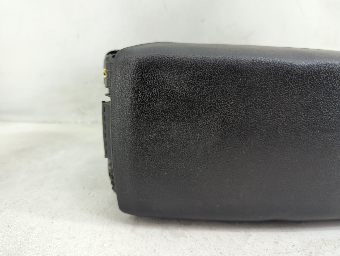 2018 Ford Ecosport Center Console Armrest Cover Lid P/N:032AA1613T DS7T-15K603-AA Fits OEM Used Auto Parts - Oemusedautopart