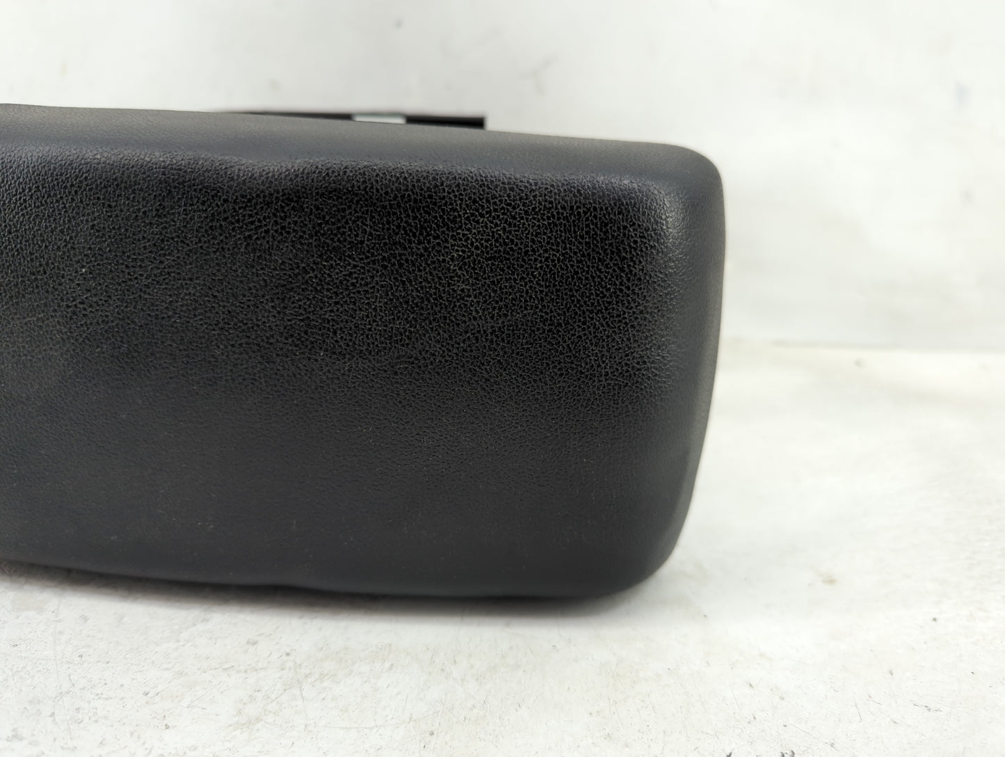 2018 Ford Ecosport Center Console Armrest Cover Lid P/N:032AA1613T DS7T-15K603-AA Fits OEM Used Auto Parts - Oemusedautopart