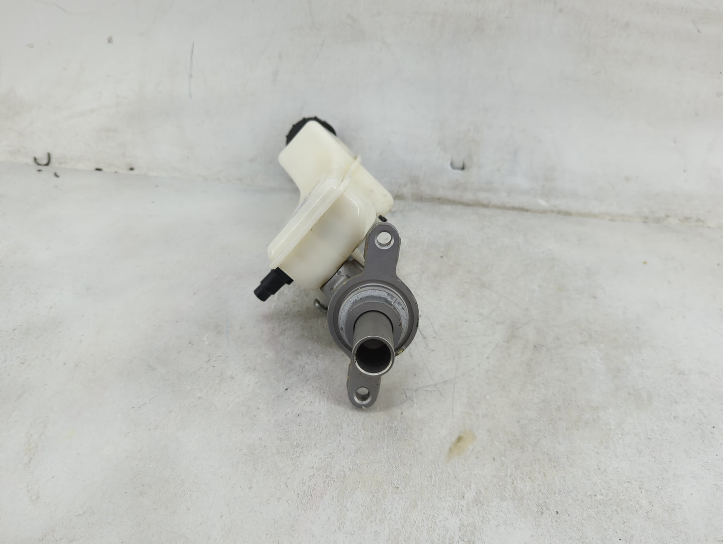 2018-2022 Ford Ecosport Brake Master Cylinder 1489095 - Oemusedautoparts1.com