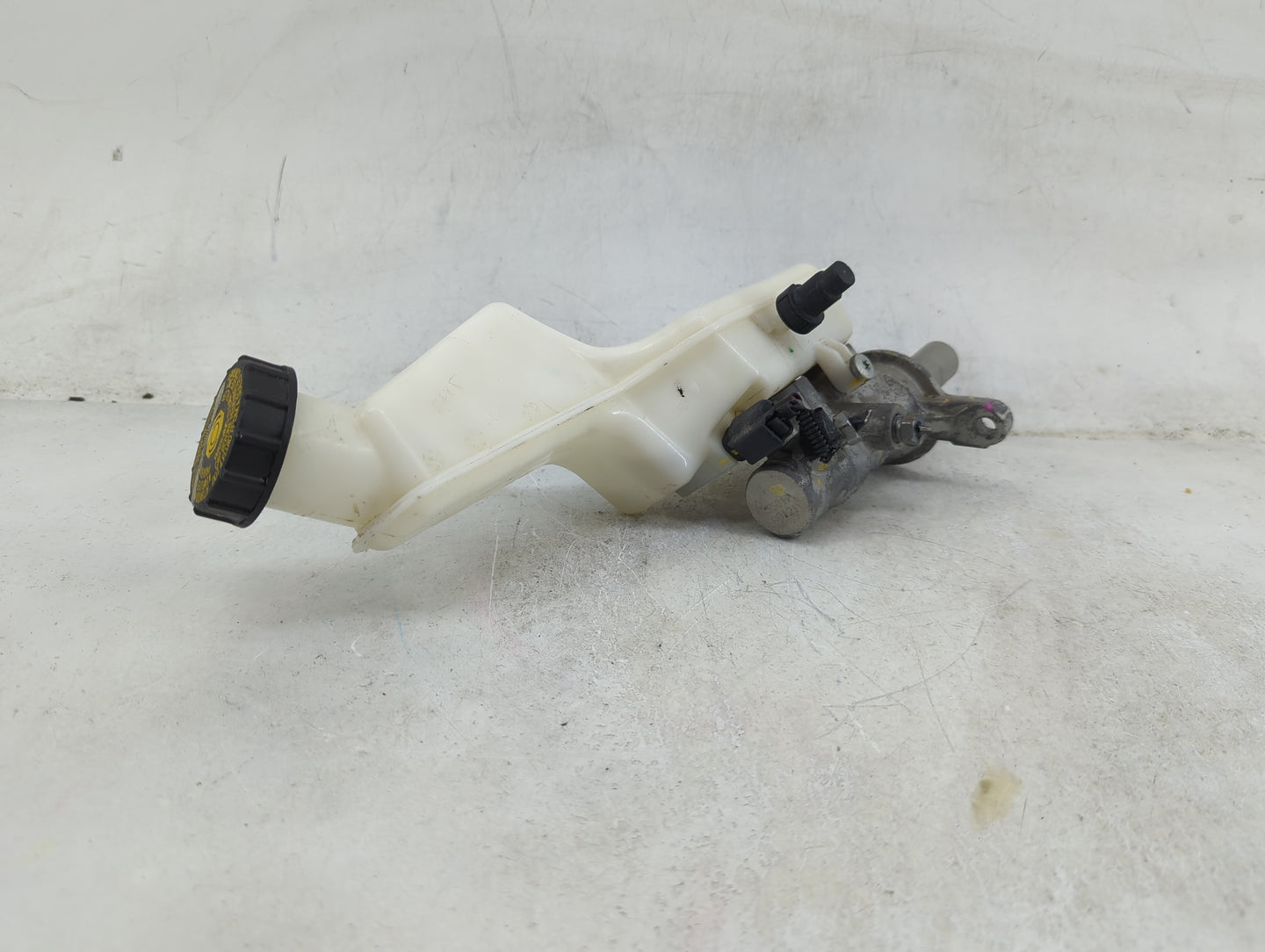 2018-2022 Ford Ecosport Brake Master Cylinder 1489095 - Oemusedautoparts1.com