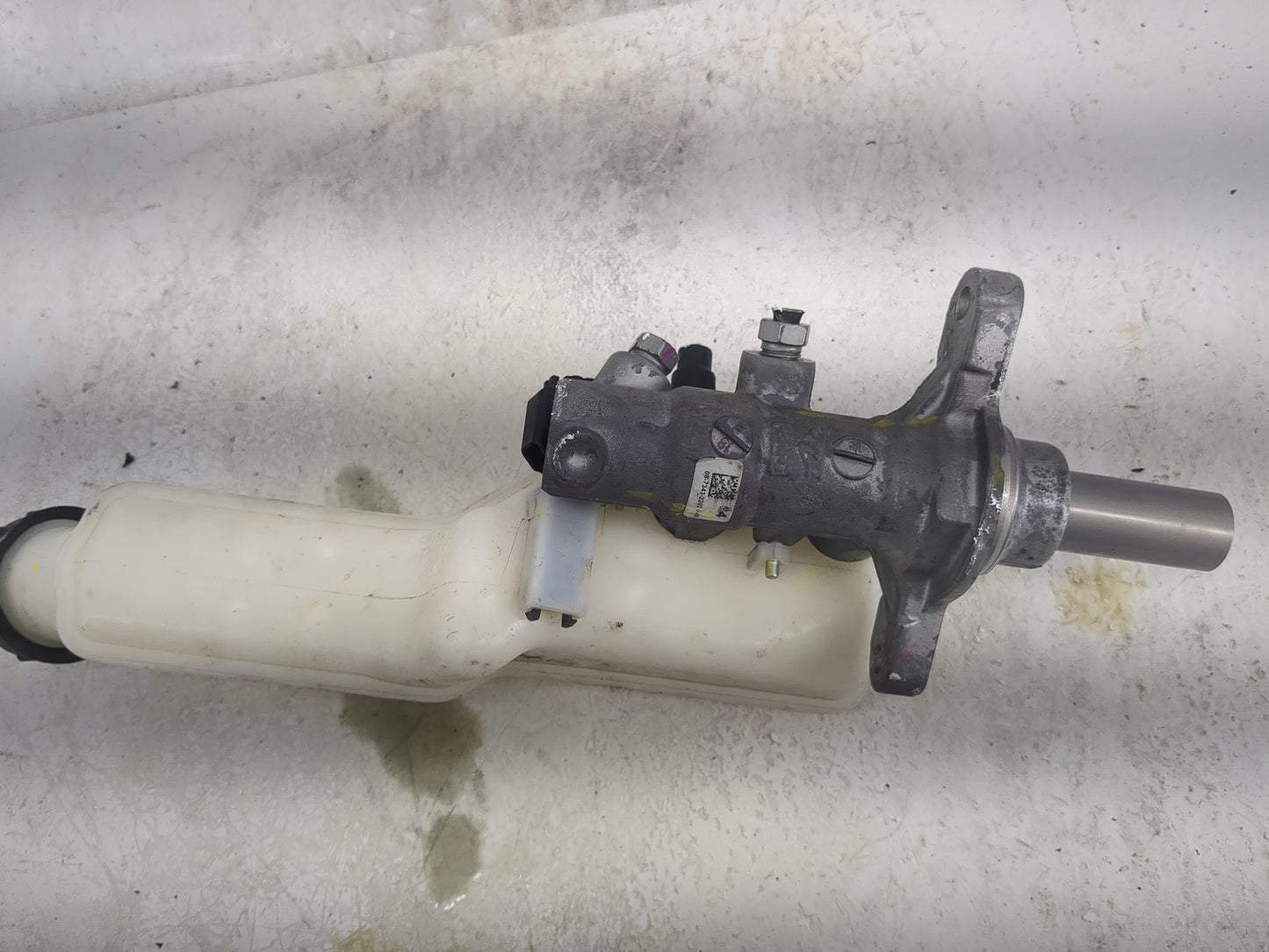 2018-2022 Ford Ecosport Brake Master Cylinder 1498347 - Oemusedautoparts1.com