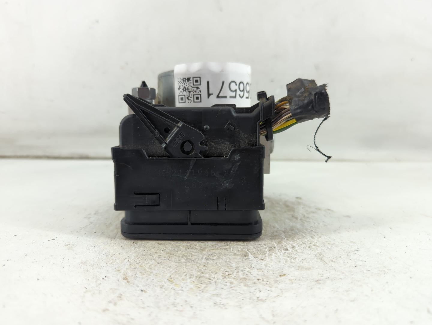 2015-2018 Ford Edge ABS Pump Control Module Replacement P/N:F2GC-2C405-AK Fits Fits 2015 2016 2017 2018 OEM Used Auto Parts 
