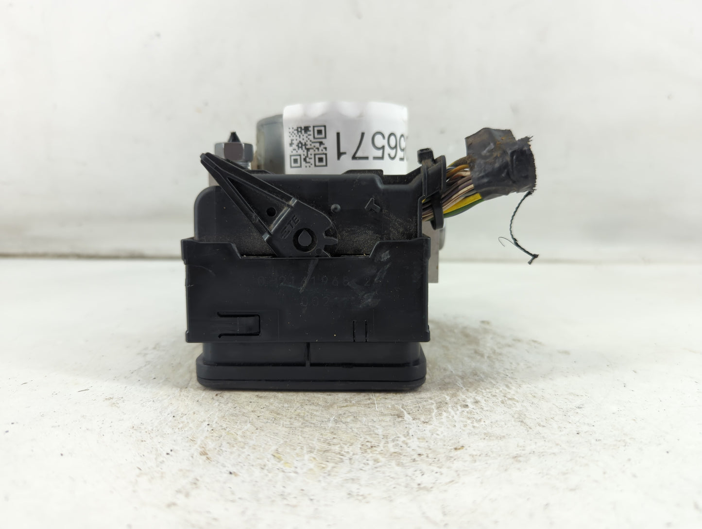 2015-2018 Ford Edge ABS Pump Control Module Replacement P/N:F2GC-2C405-AK Fits Fits 2015 2016 2017 2018 OEM Used Auto Parts 